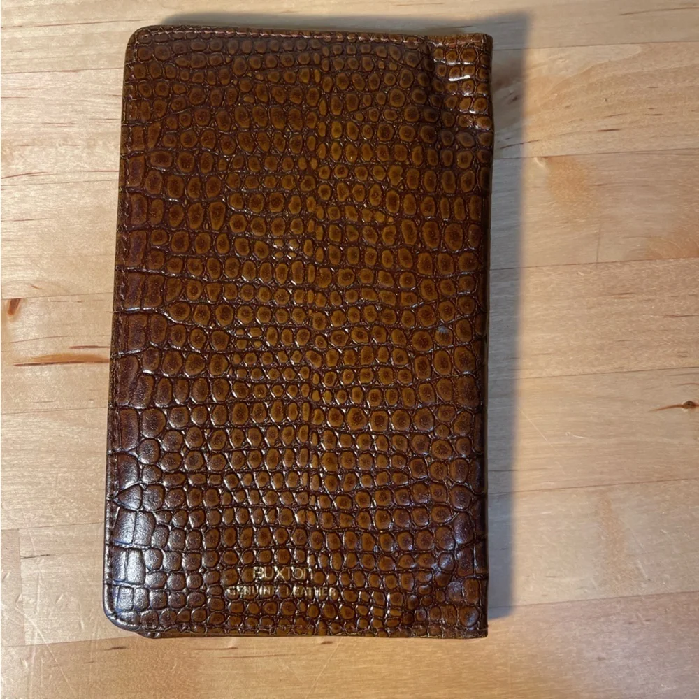 Buxton Vintage Croc Embossed Leather Passport Wallet Travel Organizer